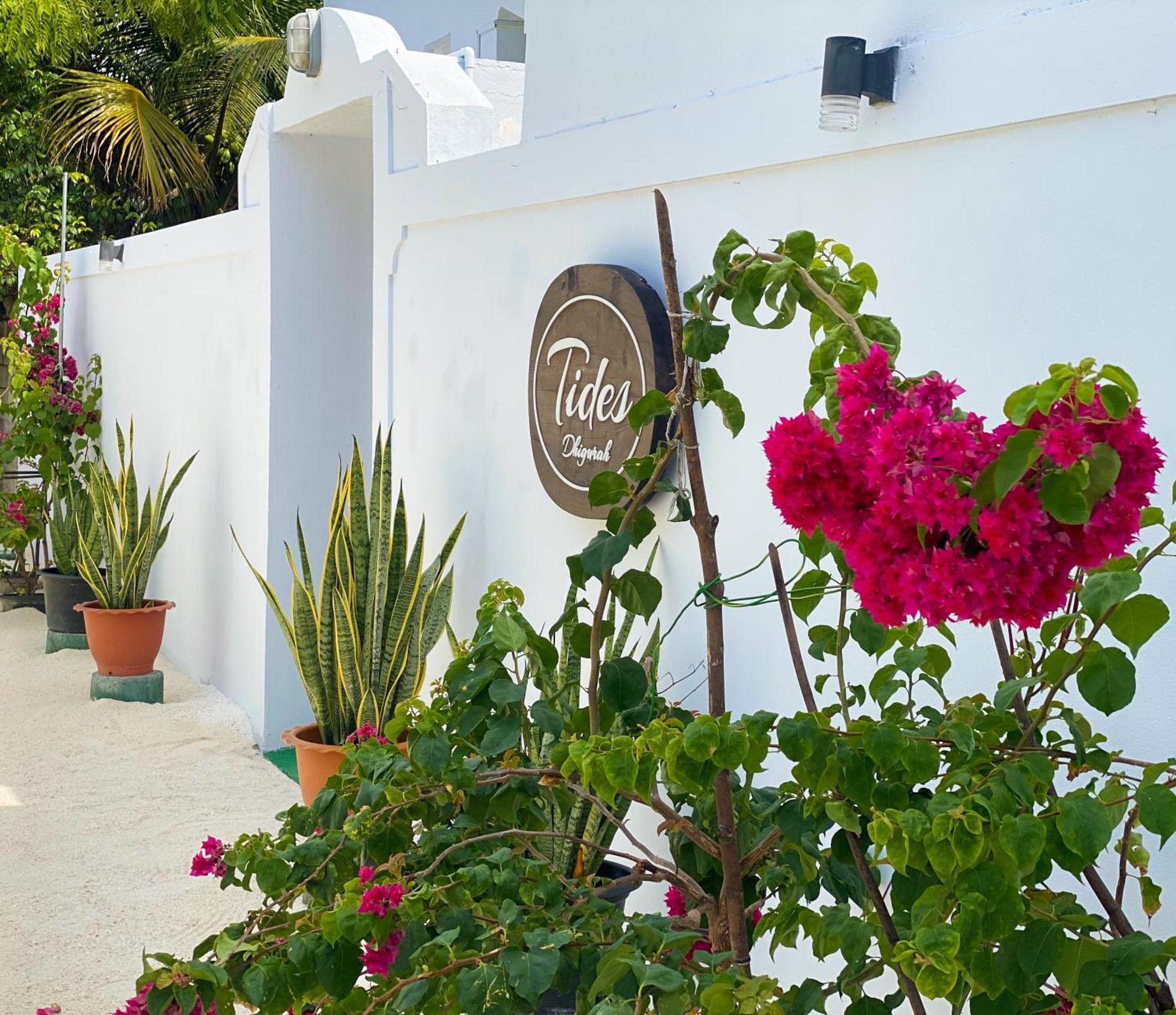 Tides Dhigurah Hotel Dhigurah  Exterior photo